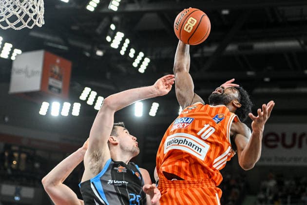 GER, BBL, ratiopharm Ulm vs Science City Jena 14.03.2026, ratiopharm arena, Neu-Ulm, GER, BBL, ratiopharm Ulm vs Science City Jena, im Bild Malik Osborne (Ulm, 10) holt den Rebound