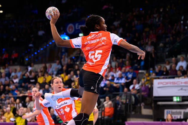 Handball: DHB-Pokal, Halbfinale, Borussia Dortmund - HSG Blomberg-Lippe Farrelle Njinkeu (Blomberg) Stuttgart Porsche Arena Baden-Württemberg Deutschland