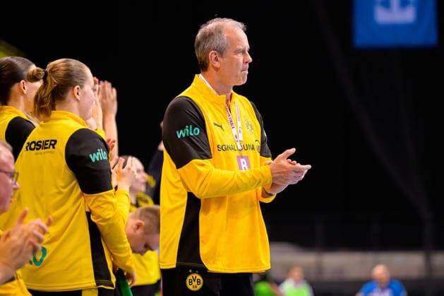 Handball: DHB-Pokal, Halbfinale, Borussia Dortmund - HSG Blomberg-Lippe Trainer Henk Groener (Dortmund) Stuttgart Porsche Arena Baden-Württemberg Deutschland