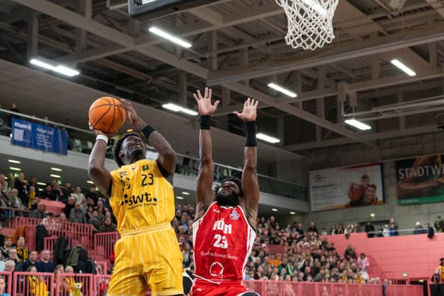 v.li. Melkisedek Moreaux (Tigers Tuebingen 23), Michael Miller (RheinStars Koeln, 23) GER, Tigers Tuebingen vs. RheinStars Koeln, Herren, Barmer 2. Basketball Bundesliga, ProA, 27. Spieltag, Spielzeit 2025 2026, 14.03.2026, GER, Tigers Tuebingen vs. RheinStars Koeln, Herren, Barmer 2. Basketball Bundesliga, ProA, 27. Spieltag, Spielzeit 2025 2026, 14.03.2026 Tuebingen Copyright: xEibner-Pressefoto WolfgangxFrankx EP_WFK