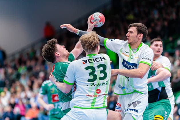 v.l. Philipp Vorlicek (GWD Minden, 22), Georg Loewen (HSG Wetzlar, 33), Jona Schoch (HSG Wetzlar, 22) GER, GWD Minden vs. HSG Wetzlar, Handball, 1. Bundesliga, 25. Spieltag, Spielzeit 2025 2026, 14.03.2026 GER, GWD Minden vs. HSG Wetzlar, Handball, 1. Bundesliga, 25. Spieltag, Spielzeit 2025 2026, 14.03.2026 Minden *** f l Philipp Vorlicek GWD Minden, 22 , Georg Loewen HSG Wetzlar, 33 , Jona Schoch HSG Wetzlar, 22 GER, GWD Minden vs HSG Wetzlar, Handball, 1 Bundesliga, 25 Matchday, Season 2025 2026, 14 03 2026 GER, GWD Minden vs HSG Wetzlar, Handball, 1 Bundesliga, 25 Matchday, Season 2025 2026, 14 03 2026 Minden Copyright: xEibner-Pressefoto JanxRollingerx EP_JSK