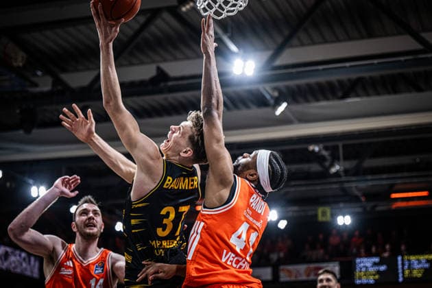 1. Basketball Bundesliga, easyCredit BBL, Saison 2025 2026, Herren, Hauptrunde, 24. Spieltag, 14.03.2026, RASTA Vechta - MHP Riesen Ludwigsburg Julis Baumer ( 37 - MHP Riesen Ludwigsburg) beim Korbleger Vechta RASTA Dome Niedersachsen Deutschland