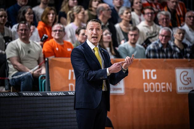 1. Basketball Bundesliga, easyCredit BBL, Saison 2025 2026, Herren, Hauptrunde, 24. Spieltag, 14.03.2026, RASTA Vechta - MHP Riesen Ludwigsburg Mikko Riipinen (Head-Coach - MHP Riesen Ludwigsburg) während der Partie Vechta RASTA Dome Niedersachsen Deutschland