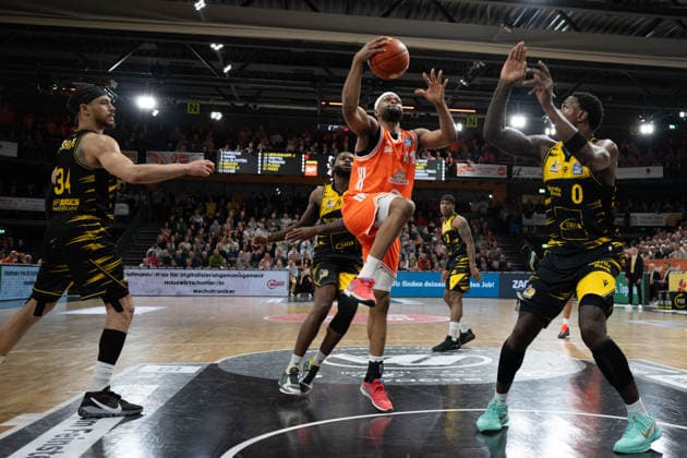 GER, Basketball, easy Credit- BBL, Rasta Vechta vs MHP Riesen Ludwigsburg 14.03.2026, Rasta Dome, Vechta, GER, easy Credit-BBL, Rasta Vechta vs MHP Riesen Ludwigsburg , im Bild Lloyd PANDI ( Rasta Vechta 41 ) Babacar SANE ( MHP Riesen Ludwigsburg 0 )