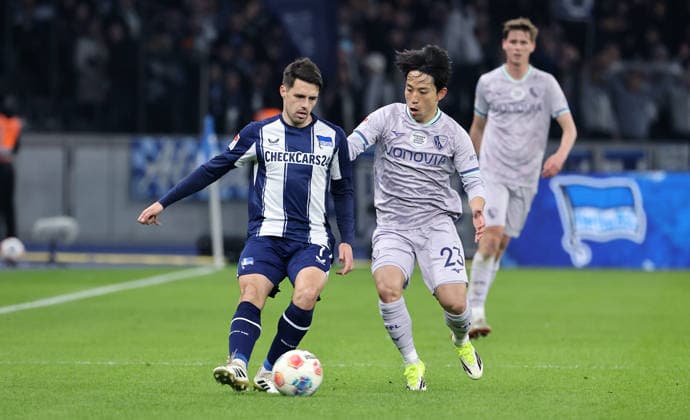Josip Brekalo am Ball, Koji Miyoshi Zweikampf Spielszene Aktion Fußball Fussball DFL 2. Bundesliga Herren 26. Spieltag Saison 2025 2026 14.03.2026 Hertha BSC Berlin vs. VfL Bochum DFL regulations prohibit any use of photographs as image sequences and or quasi-video
