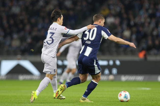 14.03.2026, xtgx, Fussball - 2.Bundesliga Hertha BSC Berlin - VfL Bochum emspor, v.l. Koji Miyoshi (Bochum, 23), Paul Seguin (Hertha, 30) Zweikampf, Duell, Kampf, tackle (DFL DFB REGULATIONS PROHIBIT ANY USE OF PHOTOGRAPHS as IMAGE SEQUENCES and or QUASI-VIDEO) Berlin
