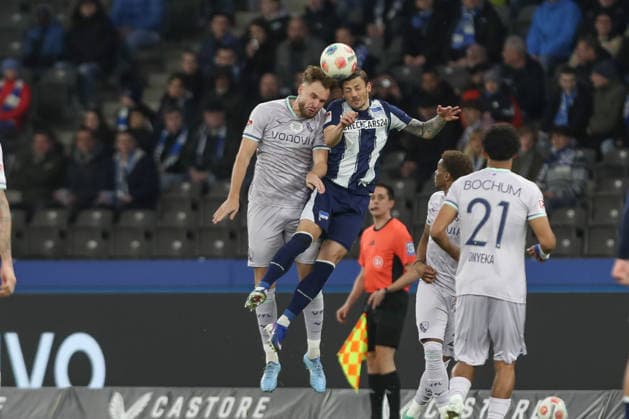 14.03.2026, xtgx, Fussball - 2.Bundesliga Hertha BSC Berlin - VfL Bochum emspor, v.l. Philipp Strompf (Bochum, 3), Kevin Sessa (Hertha, 8) Zweikampf, Duell, Kampf, tackle (DFL DFB REGULATIONS PROHIBIT ANY USE OF PHOTOGRAPHS as IMAGE SEQUENCES and or QUASI-VIDEO) Berlin
