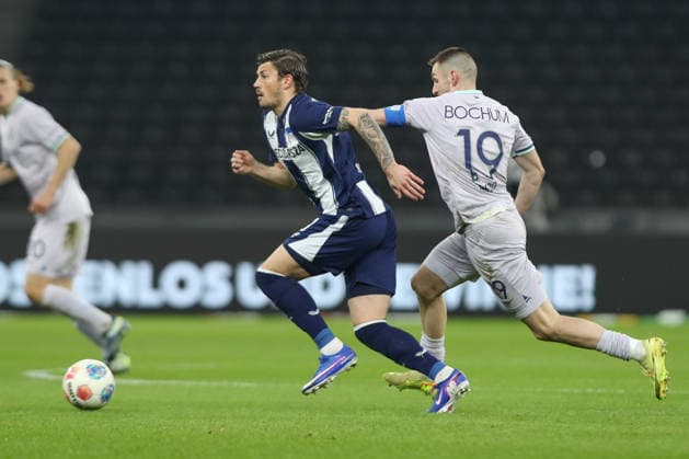 14.03.2026, xtgx, Fussball - 2.Bundesliga Hertha BSC Berlin - VfL Bochum emspor, v.l. Kevin Sessa (Hertha, 8), Matus Bero (Bochum, 19) Zweikampf, Duell, Kampf, tackle (DFL DFB REGULATIONS PROHIBIT ANY USE OF PHOTOGRAPHS as IMAGE SEQUENCES and or QUASI-VIDEO) Berlin