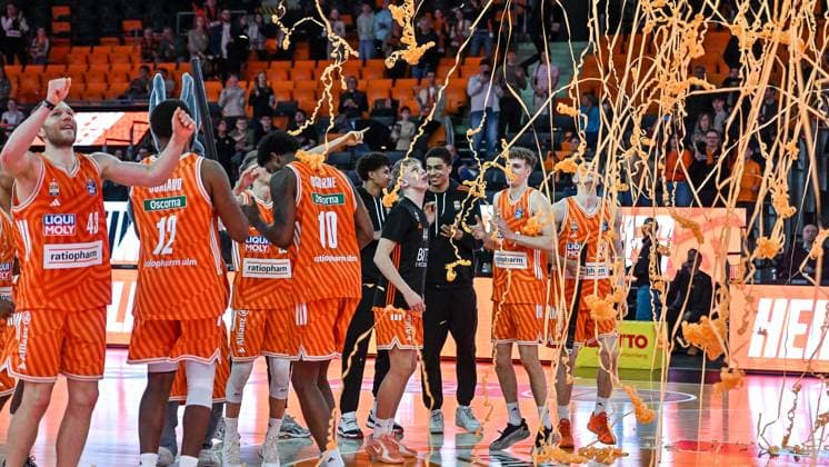 GER, BBL, ratiopharm Ulm vs Science City Jena 14.03.2026, ratiopharm arena, Neu-Ulm, GER, BBL, ratiopharm Ulm vs Science City Jena, im Bild Ulmer Spieler freuen sich nach Spielende, Jubel