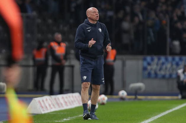 14.03.2026, xtgx, Fussball - 2.Bundesliga Hertha BSC Berlin - VfL Bochum emspor, v.l. Uwe Roesler (Rösler, Bochum, Trainer) gibt Anweisungen, gestikuliert mit den Armen, gesticulate, gives instructions (DFL DFB REGULATIONS PROHIBIT ANY USE OF PHOTOGRAPHS as IMAGE SEQUENCES and or QUASI-VIDEO) Berlin