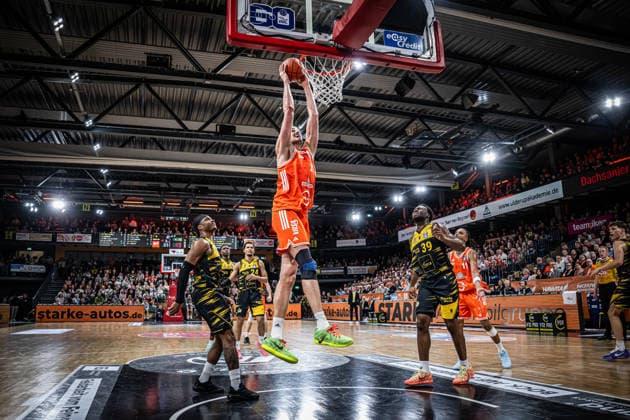1. Basketball Bundesliga, easyCredit BBL, Saison 2025 2026, Herren, Hauptrunde, 24. Spieltag, 14.03.2026, RASTA Vechta - MHP Riesen Ludwigsburg Tibor Pleiß ( 22 - RASTA Vechta) beim Dunk Vechta RASTA Dome Niedersachsen Deutschland