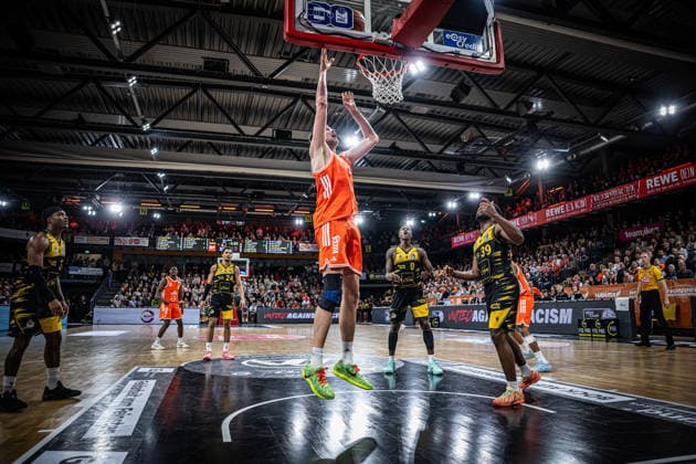 1. Basketball Bundesliga, easyCredit BBL, Saison 2025 2026, Herren, Hauptrunde, 24. Spieltag, 14.03.2026, RASTA Vechta - MHP Riesen Ludwigsburg Tibor Pleiß ( 22 - RASTA Vechta) beim Korbleger Vechta RASTA Dome Niedersachsen Deutschland