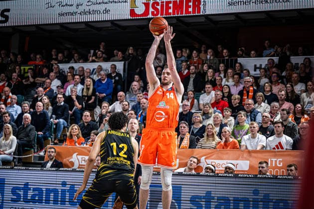 1. Basketball Bundesliga, easyCredit BBL, Saison 2025 2026, Herren, Hauptrunde, 24. Spieltag, 14.03.2026, RASTA Vechta - MHP Riesen Ludwigsburg Philipp Herkenhoff ( 14 - RASTA Vechta) beim Jumpshot Vechta RASTA Dome Niedersachsen Deutschland