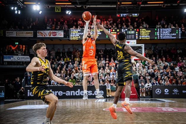 1. Basketball Bundesliga, easyCredit BBL, Saison 2025 2026, Herren, Hauptrunde, 24. Spieltag, 14.03.2026, RASTA Vechta - MHP Riesen Ludwigsburg Tommy Kuhse ( 12 - RASTA Vechta) beim Jumpshot Vechta RASTA Dome Niedersachsen Deutschland