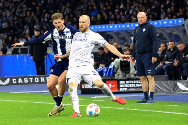 DEU, DFL, 2. FBL, Hertha BSC vs. VfL Bochum, 14.03.2026, Berliner Olympiastadion, Berlin, DEU, DFL, 2. FBL, Hertha BSC vs. VfL Bochum, im Bild Marton Dardai (Hertha BSC Berlin 31), Philipp Hofmann (VfL Bochum 33), Cheftrainer UWE ROESLER (VfL Bochum) DFL - regulations prohibit any use of Photographs as image sequences and or quasi-video