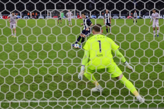 BERLIN, DEUTSCHLAND - MARCH 14: 11m, penalty for Hertha BSC, Dawid Kownacki (Hertha, 9) goal, scores into the goal, Torwart Goal Keeper Timo Horn (VfL Bochum, 1) cannot intervene, cannot reach the ball, during the match in the 2. German Bundesliga: Hertha BSC - VfL Bochum at Olympiastadion on matchday 26 on March 14, 2026 in Berlin, Deutschland. DFB regulations prohibit any use of photographs as image sequences and or quasi video. Berlin Deutschland Copyright: xO.Franke,xSportblen.dex
