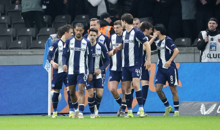 Hertha Mannschft jubelt nach Tor zum 1:0 durch Dawid Kownacki Freude Emotion Jubel Fußball Fussball DFL 2. Bundesliga Herren 26. Spieltag Saison 2025 2026 14.03.2026 Hertha BSC Berlin vs. VfL Bochum DFL regulations prohibit any use of photographs as image sequences and or quasi-video