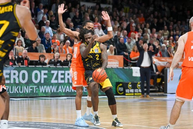 Traveon Buchanan (MHP Riesen Ludwigsburg, 02) im Zweikampf mit Alonzo Verge jr. (RASTA Vechta, 11) RASTA Vechta vs. MHP Riesen Ludwigsburg, easyCredit Basketball Bundesliga, 24. Spieltag, Saison 2025 2026, 14.03.2026, RASTA Vechta vs. MHP Riesen Ludwigsburg, easyCredit Basketball Bundesliga, 24. Spieltag, Saison 2025 2026, 14.03.2026 Vechta Copyright: xEibner-Pressefoto RobertxGertzenx EP_RGN