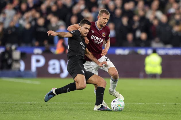 14th March 2026; London Stadium, London, England; Premier League Football, West Ham United versus Manchester City; Rodri of Manchester City and Tomas Soucek of West Ham United compete for the ball  HenningxvonxJagow
