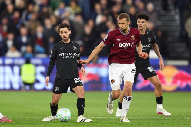 London, England, 14th March 2026. Bernardo Silva of Manchester City and Aaron Wan-Bissaka of West Ham United challenge for the ball during the West Ham United vs Manchester City Premier League match at the London Stadium, London. Picture credit should read: Paul Terry Sportimage EDITORIAL USE ONLY. No use with unauthorised audio, video, data, fixture lists, club league logos or live services. Online in-match use limited to 120 images, no video emulation. No use in betting, games or single club league player publications. SPI_014_PT_West_Ham_Man_City SPI-4602-0015