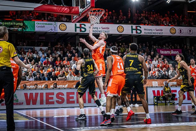 1. Basketball Bundesliga, easyCredit BBL, Saison 2025 2026, Herren, Hauptrunde, 24. Spieltag, 14.03.2026, RASTA Vechta - MHP Riesen Ludwigsburg Lars Thiemann ( 21 - RASTA Vechta) beim Korbleger Vechta RASTA Dome Niedersachsen Deutschland