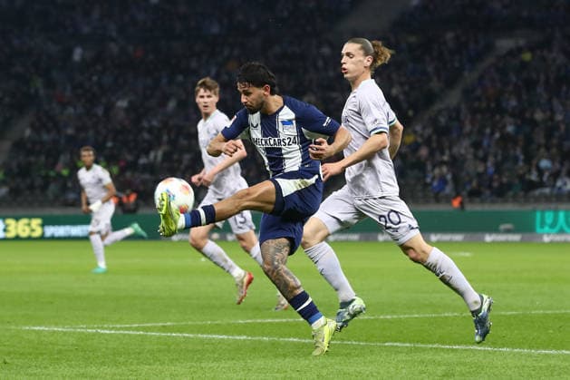 14.03.2026, xtgx, Fussball - 2.Bundesliga Hertha BSC Berlin - VfL Bochum emspor, v.l. Kevin Sessa (Hertha, 8), Matus Bero (Bochum, 19) Zweikampf, Duell, Kampf, tackle (DFL DFB REGULATIONS PROHIBIT ANY USE OF PHOTOGRAPHS as IMAGE SEQUENCES and or QUASI-VIDEO) Berlin