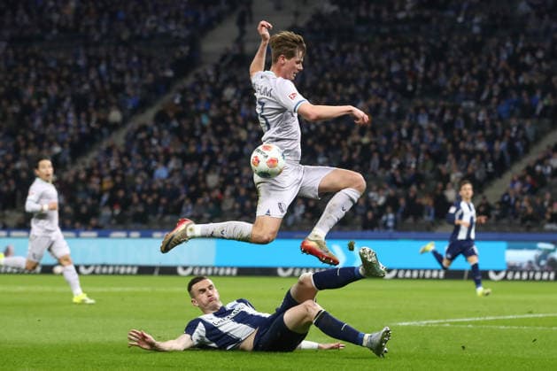 14.03.2026, xtgx, Fussball - 2.Bundesliga Hertha BSC Berlin - VfL Bochum emspor, Oliver Olsen (Bochum, 13), Niklas Kolbe (Hertha, 27) Zweikampf, Duell, Kampf, tackle (DFL DFB REGULATIONS PROHIBIT ANY USE OF PHOTOGRAPHS as IMAGE SEQUENCES and or QUASI-VIDEO) Berlin