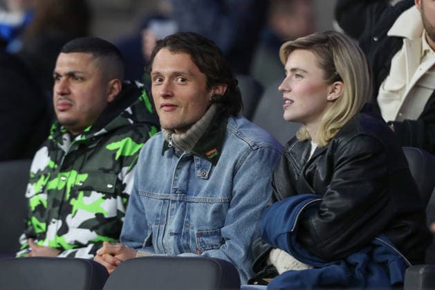 14.03.2026, xtgx, Fussball - 2.Bundesliga Hertha BSC Berlin - VfL Bochum emspor, v.l. Fabian Reese (Hertha, 11) mit seiner Freundin schauen sich das Spiel auf der Tribüne an (DFL DFB REGULATIONS PROHIBIT ANY USE OF PHOTOGRAPHS as IMAGE SEQUENCES and or QUASI-VIDEO) Berlin