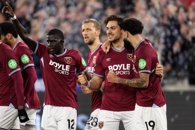 West Ham v Man City 14 March 2026, London - Premier League Football - West Ham United v Manchester City - Konstantinos Mavropanos of West Ham United celebrates scoring their 1st goal with his teammates, bringing the score to 1-1 - Photo: Charlotte Wilson Offside. London UK Copyright: xCharlottexWilsonx xOffsidexOffside