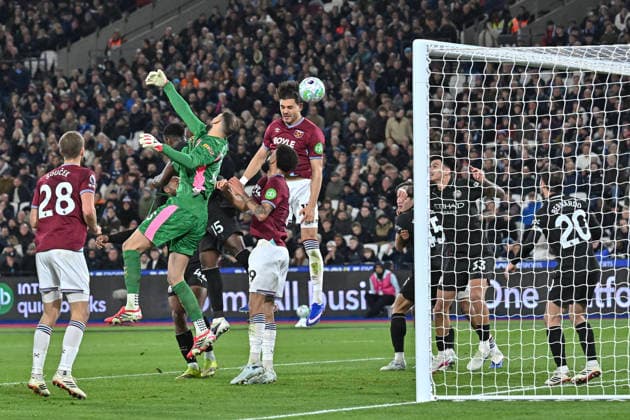 London Stadium Konstantinos Mavropanos of West Ham United scores from a header during the Premier League match between West Ham United and Manchester City at the London Stadium on March 14, 2026 in London, England. (Photo by Vince Mignott SPP) (Vince Mignott SPP) Copyright: xVincexMignott SPPx spp-en-ViMi-SSP_EPL_WHU-v-MANCY-_VM202020
