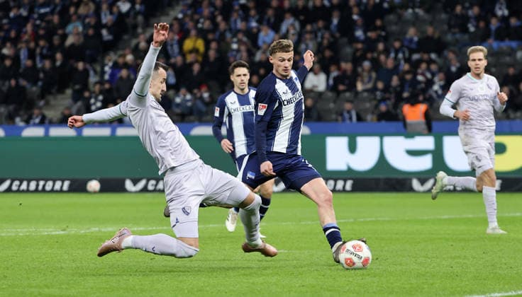 Erhan Masovic, Michael Cuisance am Ball Zweikampf Spielszene Aktion Fußball Fussball DFL 2. Bundesliga Herren 26. Spieltag Saison 2025 2026 14.03.2026 Hertha BSC Berlin vs. VfL Bochum DFL regulations prohibit any use of photographs as image sequences and or quasi-video