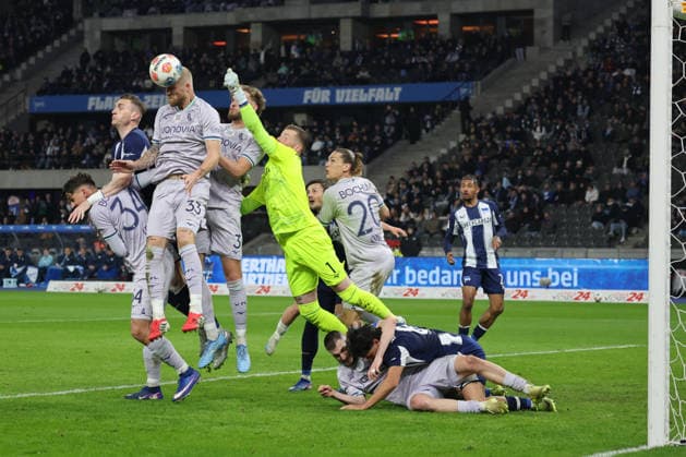 BERLIN, DEUTSCHLAND - MARCH 14: Goal area scene of Hertha, goalkeeper Timo Horn (VfL Bochum, 1) fists the ball, Philipp Hofmann (VfL Bochum, 33) on the header, Kevin Sessa (Hertha, 8) on the ground, during the match in the 2. German Bundesliga: Hertha BSC - VfL Bochum at Olympiastadion on matchday 26 on March 14, 2026 in Berlin, Deutschland. DFB regulations prohibit any use of photographs as image sequences and or quasi video. Berlin Deutschland Copyright: xO.Frankex