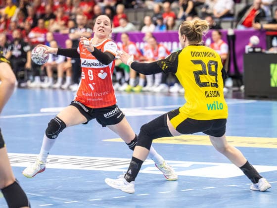 Nieke Kuehne (HSG Blomberg-Lippe, 09) mit Tempo gegen Emma Olsson (Borussia Dortmund, 29), Borussia Dortmund vs. HSG Blomberg-Lippe, Handball, DHB Pokal Haushahn Final 4, Spielzeit 2025 2026, 14.03.2026 Borussia Dortmund vs. HSG Blomberg-Lippe, Handball, DHB Pokal Haushahn Final 4, Spielzeit 2025 2026, 14.03.2026 Stuttgart Copyright: xMichaelxSchmidt Eibner-Pressefotx EP_MST