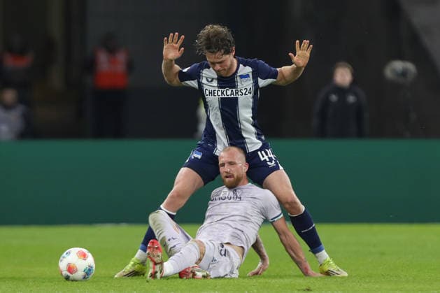 14.03.2025, xtgx, Fussball 2. Bundesliga, Hertha BSC Berlin - VfL Bochum emspor, v.l. Philipp Hofmann (Bochum, 33), Linus Gechter (Hertha, 44) Zweikampf, Duell, Kampf, tackle (DFL DFB REGULATIONS PROHIBIT ANY USE OF PHOTOGRAPHS as IMAGE SEQUENCES and or QUASI-VIDEO) Berlin