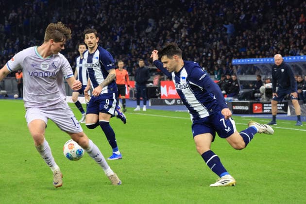DEU, DFL, 2. FBL, Hertha BSC vs. VfL Bochum, 14.03.2026, Berliner Olympiastadion, Berlin, DEU, DFL, 2. FBL, Hertha BSC vs. VfL Bochum, im Bild Dawid Kownacki (Hertha BSC Berlin 9), Josip Brekalo (Hertha BSC Berlin 7), OLIVER OLSEN (VfL Bochum 13) DFL - regulations prohibit any use of Photographs as image sequences and or quasi-video