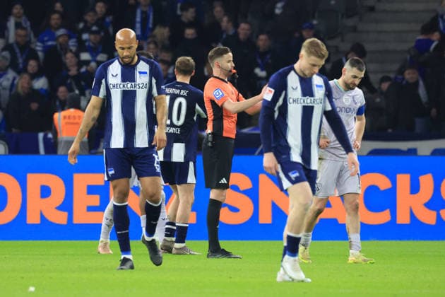 DEU, DFL, 2. FBL, Hertha BSC vs. VfL Bochum, 14.03.2026, Berliner Olympiastadion, Berlin, DEU, DFL, 2. FBL, Hertha BSC vs. VfL Bochum, im Bild John Anthony Brooks (Hertha BSC Berlin 25), h2 , Matus Bero (VfL Bochum 19) Schiedsrichter Michael Bacher DFL - regulations prohibit any use of Photographs as image sequences and or quasi-video