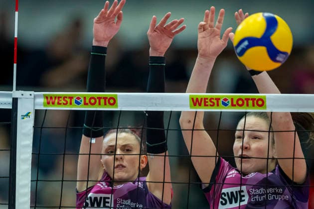 1. Volleyball Bundesliga Frauen: USC Münster vs. Schwarz-Weiss Erfurt; Münster; 14.03.2026 Isabel KovaÄiÄ‡ ( 11; Schwarz-Weiss Erfurt) (links) und Lena Linke ( 6; Schwarz-Weiss Erfurt) (rechts) 1. Volleyball Bundesliga Frauen: USC Münster vs. Schwarz-Weiss Erfurt; Sporthalle Berg Fidel; 14.03.2026 Copyright: xBEAUTIFULxSPORTS Duehringx