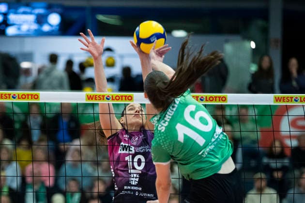 1. Volleyball Bundesliga Frauen: USC Münster vs. Schwarz-Weiss Erfurt; Münster; 14.03.2026 Lena Schultze ( 16; USC Münster) gegen Kinga Szücs ( 10; Schwarz-Weiss Erfurt) 1. Volleyball Bundesliga Frauen: USC Münster vs. Schwarz-Weiss Erfurt; Sporthalle Berg Fidel; 14.03.2026 Copyright: xBEAUTIFULxSPORTS Duehringx