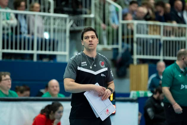 1. Volleyball Bundesliga Frauen: USC Münster vs. Schwarz-Weiss Erfurt; Münster; 14.03.2026 Paplo Sanchez (Trainer; Schwarz-Weiss Erfurt) 1. Volleyball Bundesliga Frauen: USC Münster vs. Schwarz-Weiss Erfurt; Sporthalle Berg Fidel; 14.03.2026 Copyright: xBEAUTIFULxSPORTS Duehringx