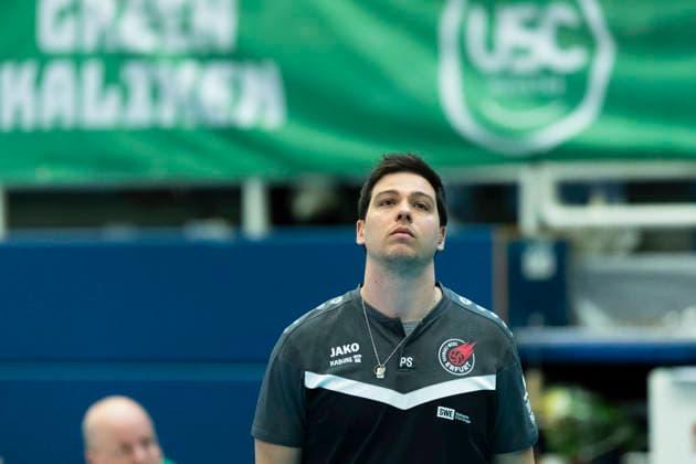 1. Volleyball Bundesliga Frauen: USC Münster vs. Schwarz-Weiss Erfurt; Münster; 14.03.2026 Paplo Sanchez (Trainer; Schwarz-Weiss Erfurt) 1. Volleyball Bundesliga Frauen: USC Münster vs. Schwarz-Weiss Erfurt; Sporthalle Berg Fidel; 14.03.2026 Copyright: xBEAUTIFULxSPORTS Duehringx