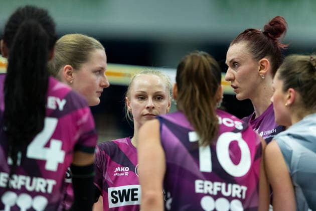 1. Volleyball Bundesliga Frauen: USC Münster vs. Schwarz-Weiss Erfurt; Münster; 14.03.2026 von hinten links, Rosalie Tetzel ( 8; Schwarz-Weiss Erfurt), Antonia Greskamp ( 9; Schwarz-Weiss Erfurt) und Isabel KovaÄiÄ‡ ( 11; Schwarz-Weiss Erfurt), von vorne links), Alianza Darley ( 14; Schwarz-Weiss Erfurt), Kinga Szücs ( 10; Schwarz-Weiss Erfurt) und Lotte Goertz ( 4; Schwarz-Weiss Erfurt) 1. Volleyball Bundesliga Frauen: USC Münster vs. Schwarz-Weiss Erfurt; Sporthalle Berg Fidel; 14.03.2026 Copyright: xBEAUTIFULxSPORTS Duehringx