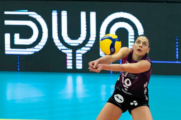 1. Volleyball Bundesliga Frauen: USC Münster vs. Schwarz-Weiss Erfurt; Münster; 14.03.2026 Kinga Szücs ( 10; Schwarz-Weiss Erfurt) und DYN Werbung 1. Volleyball Bundesliga Frauen: USC Münster vs. Schwarz-Weiss Erfurt; Sporthalle Berg Fidel; 14.03.2026 Copyright: xBEAUTIFULxSPORTS Duehringx