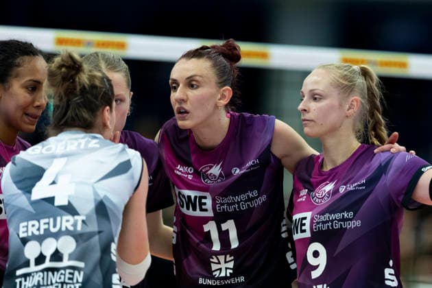 1. Volleyball Bundesliga Frauen: USC Münster vs. Schwarz-Weiss Erfurt; Münster; 14.03.2026 Lotte Goertz ( 4; Schwarz-Weiss Erfurt) (vorne), von links Alianza Darley ( 14; Schwarz-Weiss Erfurt), Rosalie Tetzel ( 8; Schwarz-Weiss Erfurt), Isabel KovaÄiÄ‡ ( 11; Schwarz-Weiss Erfurt) und Antonia Greskamp ( 9; Schwarz-Weiss Erfurt) 1. Volleyball Bundesliga Frauen: USC Münster vs. Schwarz-Weiss Erfurt; Sporthalle Berg Fidel; 14.03.2026 Copyright: xBEAUTIFULxSPORTS Duehringx