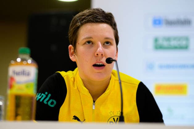 Handball: DHB-Pokal, Halbfinale, Borussia Dortmund - HSG Blomberg-Lippe Alina Grijseels (Dortmund) Stuttgart Porsche Arena Baden-Württemberg Deutschland