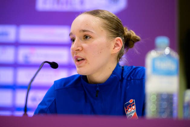 Handball: DHB-Pokal, Halbfinale, Borussia Dortmund - HSG Blomberg-Lippe Nieke Kühne Kuehne (Blomberg) Stuttgart Porsche Arena Baden-Württemberg Deutschland