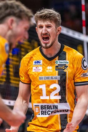14.03.2026, Berlin, Volleyball: 1.Bundesliga, Maenner. Spieltag, BR Volleys - Energiequelle Netzhoppers KW, Max-Schmeling-Halle. Florian Krage-Brewitz freut sich ueber den erspielten Punkt. BR Volleys - Energiequelle Netzhoppers KW