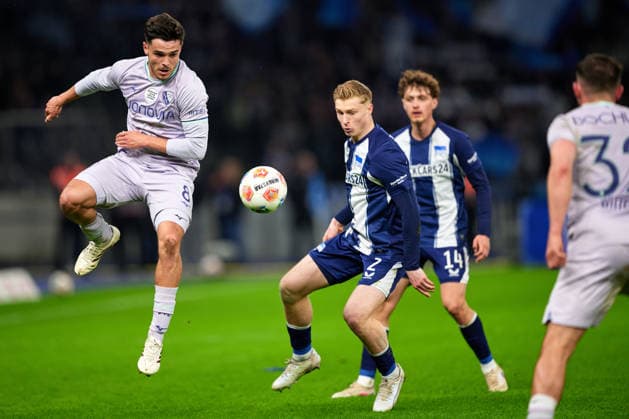 Kjell-Arik Waetjen (VfL Bochum 1848, 08), Julian Eitschberger (Hertha BSC, 02), Zweikampf, GER, Hertha BSC vs. ,VfL Bochum 1848, 2. Bundesliga, Saison 2025 2026, 26. Spieltag, 14.03.2026 (DFL REGULATIONS PROHIBIT ANY USE OF PHOTOGRAPHS AS IMAGE SEQUENCES AND OR QUASI - VIDEO). GER, Hertha BSC vs. ,VfL Bochum 1848, 2. Bundesliga, Saison 2025 2026, 26. Spieltag, 14.03.2026 Berlin