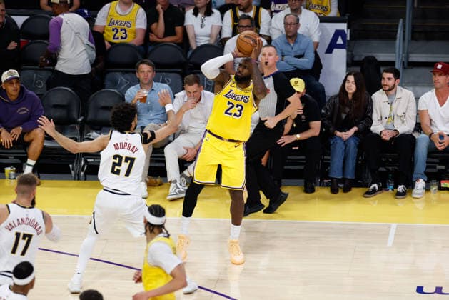 LOS ANGELES, CA - MARCH 14: Los Angeles Lakers forward LeBron James (23) shoots the ball during the Denver Nuggets vs Los Angeles Lakers game on March 14, 2026, at Crypto.com Arena in Los Angeles, CA. (Photo by Jevone Moore Icon Sportswire) NBA, Basketball Herren, USA MAR 14 Denver Nuggets at Los Angeles Lakers EDITORIAL USE ONLY Icon20260314070