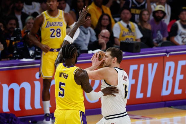 LOS ANGELES, CA - MARCH 14: Denver Nuggets center Nikola Jokic (15) looks to pass during the Denver Nuggets vs Los Angeles Lakers game on March 14, 2026, at Crypto.com Arena in Los Angeles, CA. (Photo by Jevone Moore Icon Sportswire) NBA, Basketball Herren, USA MAR 14 Denver Nuggets at Los Angeles Lakers EDITORIAL USE ONLY Icon20260314009