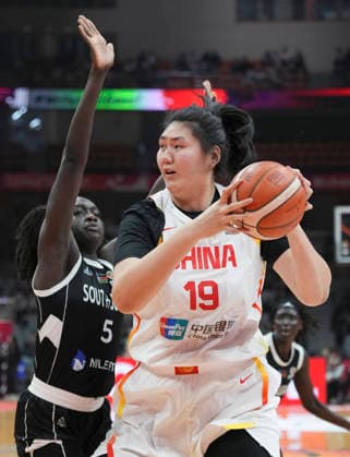 (260315) -- WUHAN, March 15, 2026 -- Zhang Ziyu (R) of China breaks through during the group A match between China and South Sudan at FIBA Women s World Cup Qualifying Tournaments in Wuhan, central China s Hubei Province, March 14, 2026. ) (SP)CHINA-WUHAN-FIBA-WOMEN S WORLD CUP 2026-QUALIFYING-CHN VS SSD (CN) MengxYongmin 